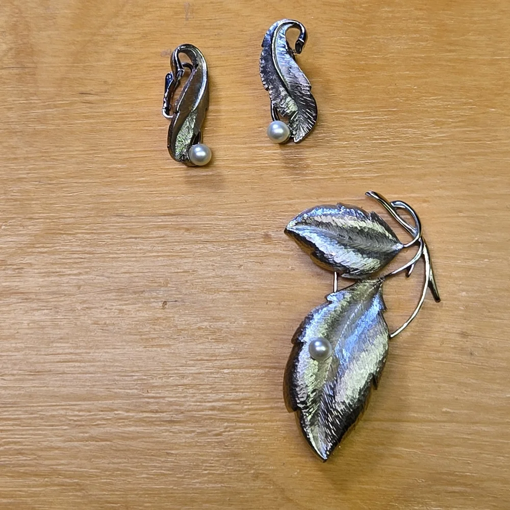 Vintage silver tone with faux pearl accents brooch & clip on earrings